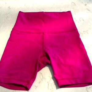 Lululemon Wunder Train High Rise Short 6” Bright Pink. Size 4